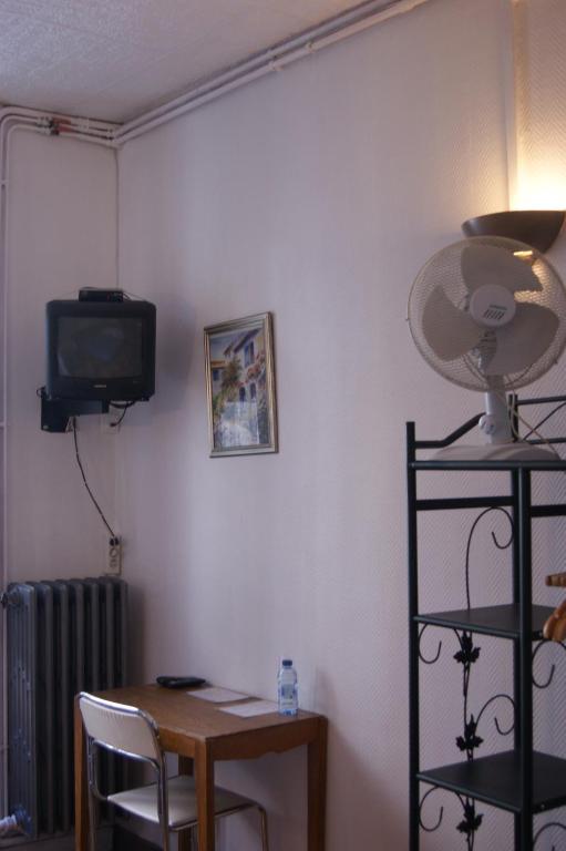 Hotel Innova Cardabella Авиньон Номер фото